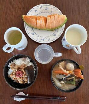 昆布ご飯に若美メロン美人レッドなどの朝食 朝食,あきたこまち,炊き上げの写真素材