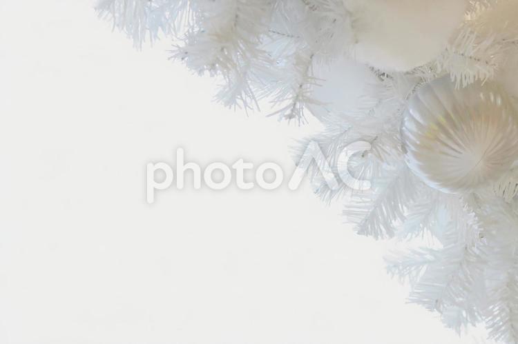 ホワイトクリスマスイメージ クリスマス,クリスマスツリー,ホワイトツリーの写真素材