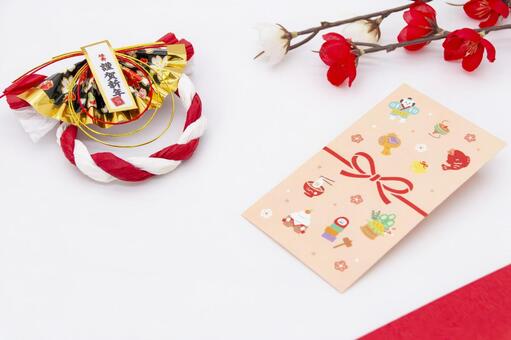 紅白の梅とお年玉袋と正月飾り お正月,正月飾り,お年玉の写真素材