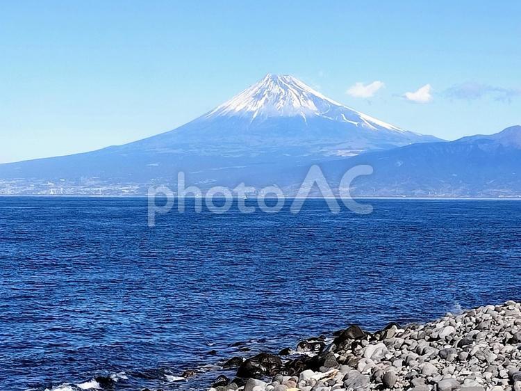御浜岬の海岸から眺める富士山 富士山,御浜岬,御浜の写真素材