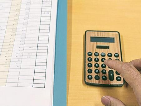 電卓で計算 電卓,計算,算数の写真素材