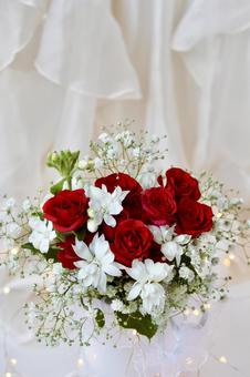 赤いバラのブーケと白いレース背景 バラ,花,クリスマスの写真素材