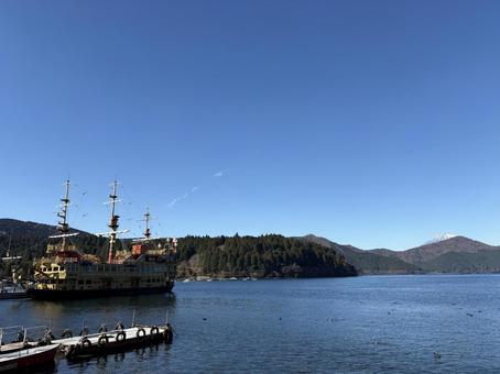 秋の箱根　芦ノ湖 湖,海,山の写真素材