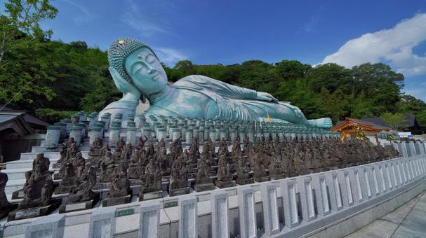 横たわる涅槃像 眠い,涅槃像,南蔵院の写真素材