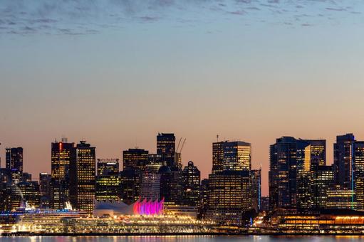 バンクーバーの夜景とビル群 バンクーバー,夜景,カナダの写真素材