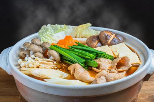 チゲ鍋 チゲ鍋,鍋料理,韓国風の写真素材