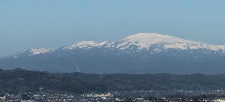 11月の月山 11月の月山の写真
