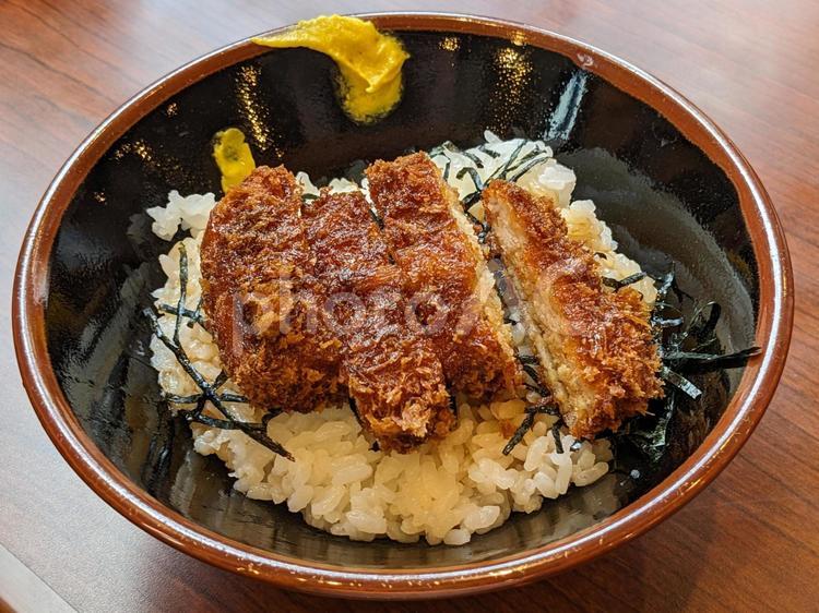 大和市中央林間のタレカツ丼 丸亀製麺,チェーン店,うどん店の写真素材
