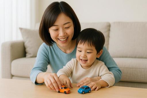子育て 子供を車のオモチャであやすママ 子育て 子供を車のオモチャであやすママの写真
