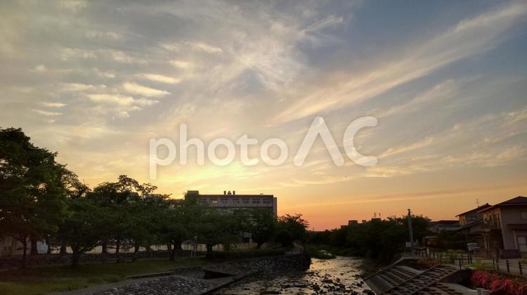 ５月２８日伏見川の夕空 夕空,風景,伏見川の写真素材