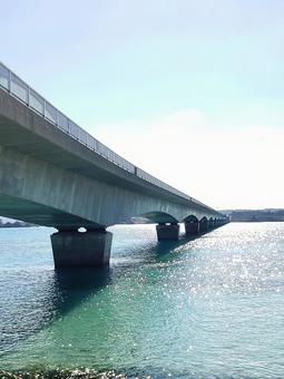 Photo, ancient yuli bridge, koryi island, sea, 