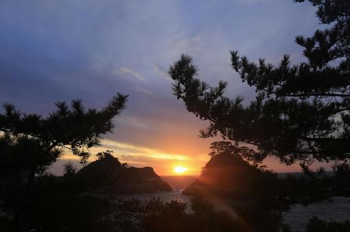西伊豆町堂ヶ島の美しい夕景 西伊豆町堂ヶ島の美しい夕景 美しい夕景,どうがしま,堂ヶ島の写真素材