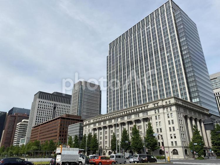東京二重橋ビル街の風景・皇居前 ビル群,三菱,財閥の写真素材