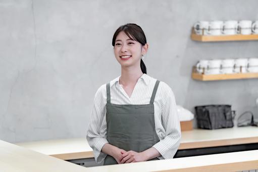 笑顔のカフェ店員 笑顔のカフェ店員 カフェ,店員,笑顔の写真素材