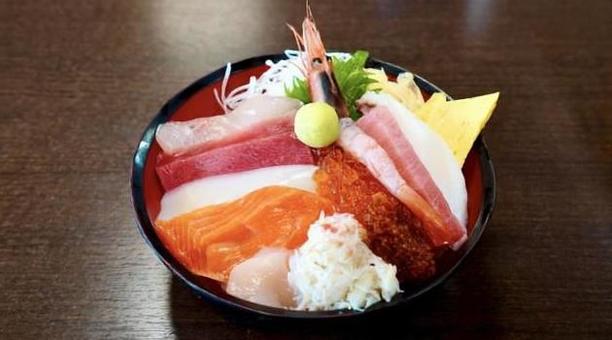 魚介類が盛りだくさんの海鮮丼 海鮮丼,えび,本まぐろの写真素材