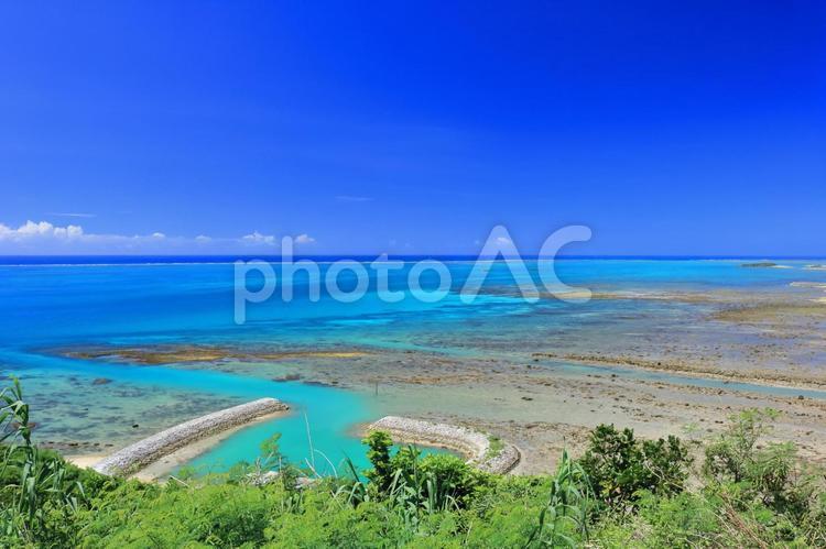 知念岬から南方向、干潮の海の風景 沖縄,知念岬,海の写真素材