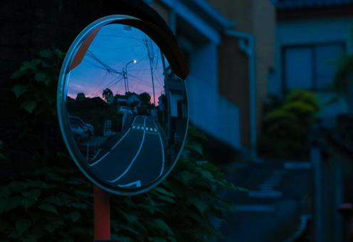 Dawn scenery reflected in the convex mirror, JPG Dawn scenery reflected in the convex mirror, JPG