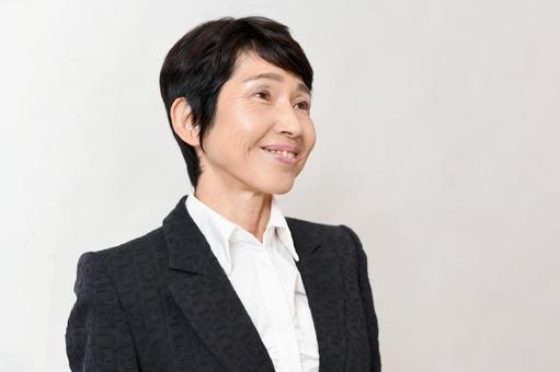 スーツ姿の笑顔のアジア人の中高年の女性 ミドル女性,ビジネス,50代の写真素材