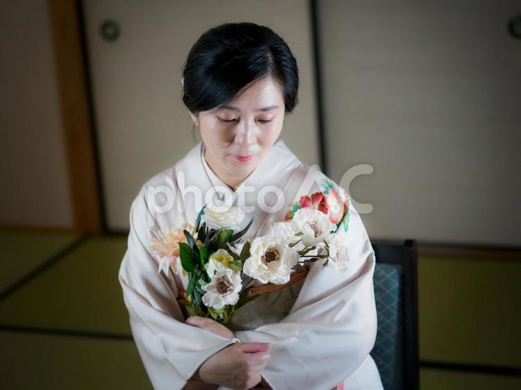 33：花と着物の女性 着物,花,花束の写真素材