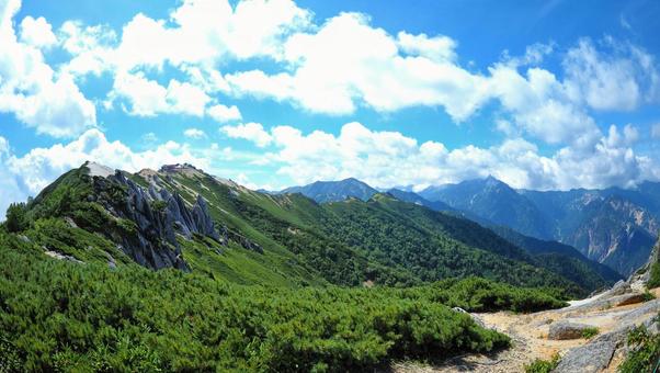 燕岳から見る表銀座稜線と槍ヶ岳 燕岳から見る表銀座稜線と槍ヶ岳 山,登山,燕岳の写真素材