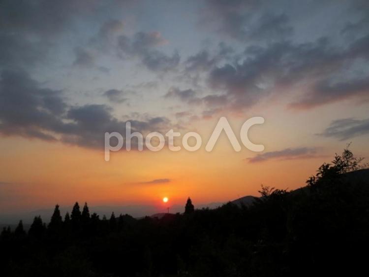 秋の夕暮れ 山並み,夕暮れ,秋の写真素材