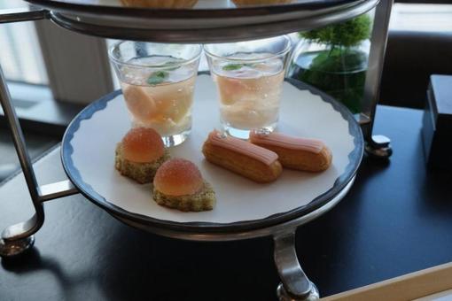 アフタヌーンティーのスイーツ アフタヌーン,女子会,お茶の写真素材