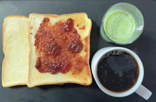 苺ジャムとココナッツトーストなどの昼食 昼食,自家栽培,いちごジャムの写真素材