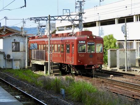 和歌山駅を出発する和歌山電鐵貴志川線2 和歌山駅を出発する和歌山電鐵貴志川線2 和歌山電鐵,わかやま電鉄,貴志川線の写真素材