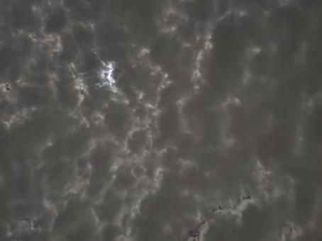 雨雲に隠れた月 雨雲に隠れた月の写真