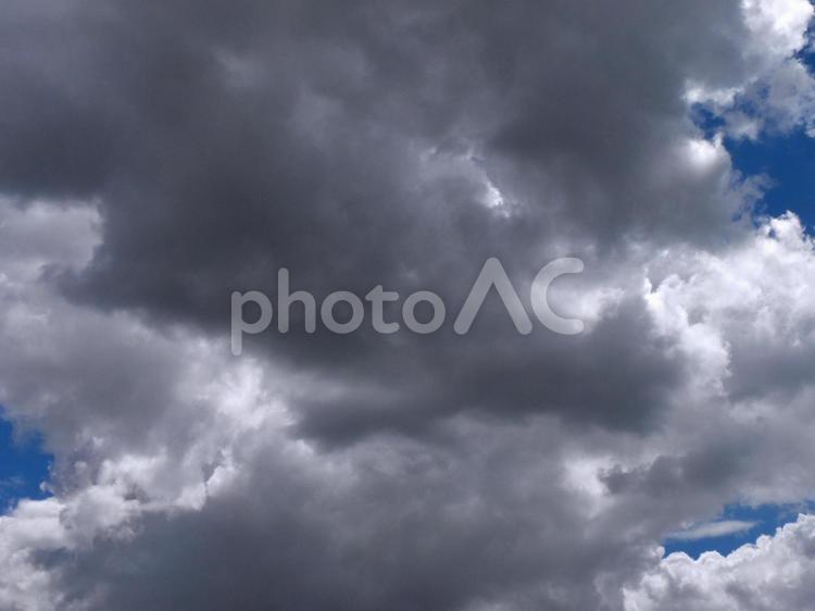 曇空のイメージ_53(不安定な空模様) 雲,空,曇りの写真素材