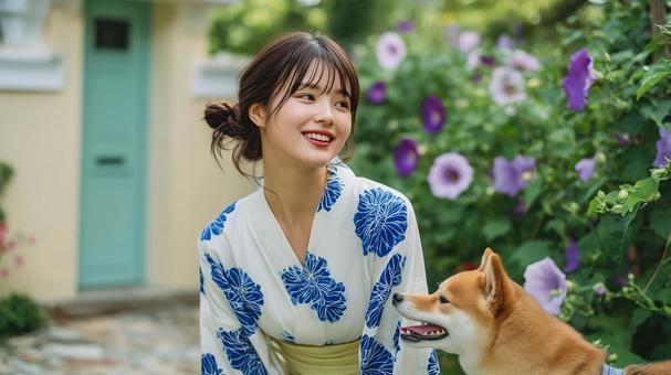 朝顔柄の浴衣を着た女性と柴犬と朝顔 朝顔柄の浴衣を着た女性と柴犬と朝顔の写真