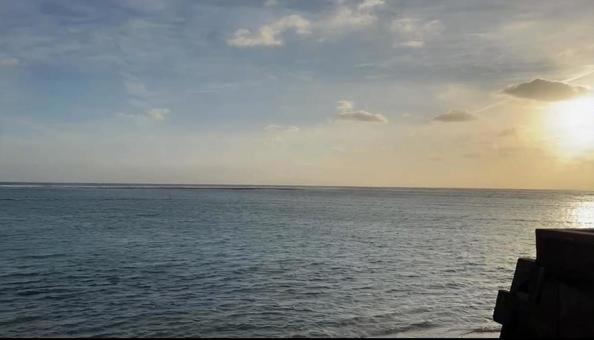 沖縄久米島の夕陽と海の絶景 沖縄久米島の夕陽と海の絶景の写真