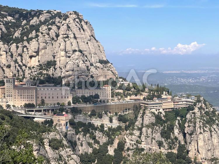 聖ミカエルの十字架からのモンセラット全景 バルセロナ,スペイン,カタルーニャの写真素材
