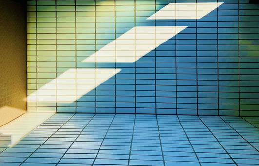 光彩 ひかり  光彩 ひかり  光彩,ひかり,青い壁の写真素材