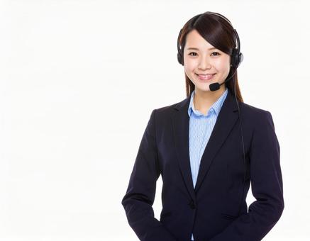 笑顔のオペレーター女性 笑顔のオペレーター女性の写真