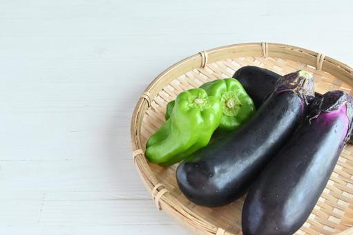 夏野菜(なす、ピーマン) 夏野菜(なす、ピーマン)の写真