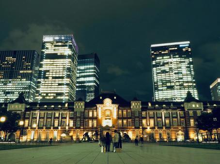 夜の東京駅 夜の東京駅の写真