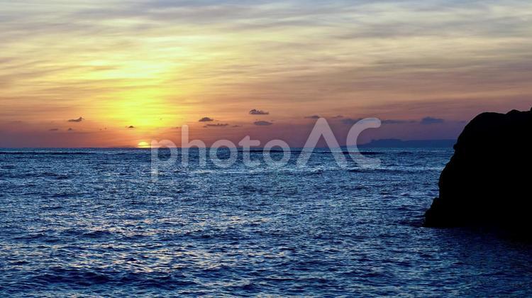 伊是名島　満潮時の東海岸の朝の風景 伊是名,海,東海岸の写真素材