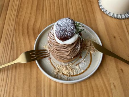 大きな栗のモンブラン 大きな栗のモンブラン モンブラン,栗,マロンの写真素材