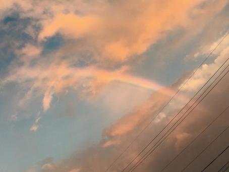 夕焼けの虹 夕焼けの虹の写真