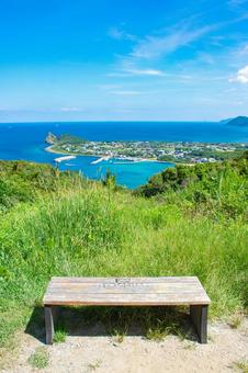 夏の山から眺める海の景色 夏の山から眺める海の景色 ビーチ,癒し,自然の写真素材