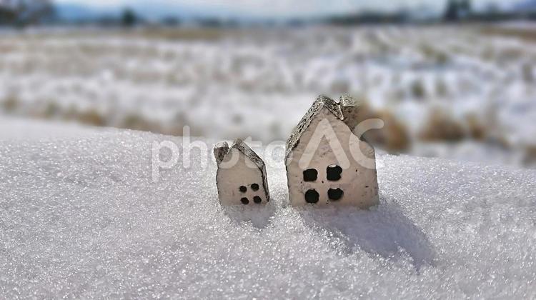 雪と家の小物2つ 雪,霜,フローズンの写真素材