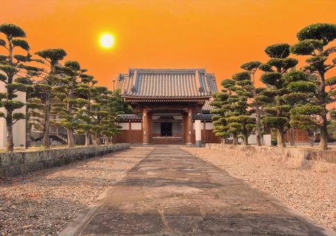 夕刻の寺院(Japan) 夕刻の寺院(Japan) 寺,夕方,参道の写真素材