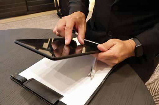 男性サラリーマン 訪問見積営業イメージ 男性サラリーマン 訪問見積営業イメージ 男性,サラリーマン,見積の写真素材