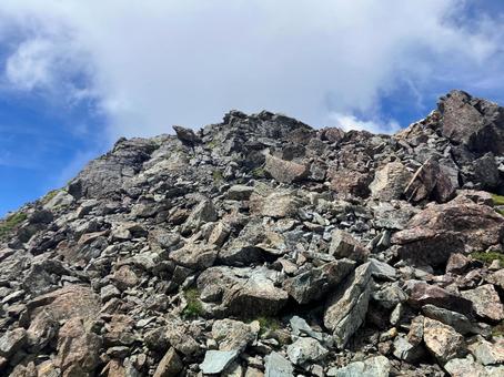 夏の悪沢岳へ登山32　岩場の写真