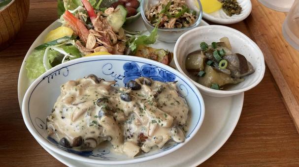 きのこのクリーム煮込みハンバーグランチ きのこのクリーム煮込みハンバーグランチ きのこ,クリーム煮込み,ハンバーグの写真素材
