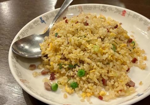 美味しそうな五目チャーハン 美味しそうな五目チャーハンの写真