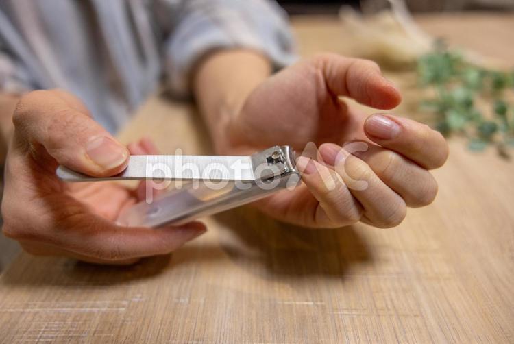 爪切りをする 爪切り,爪,女性の写真素材