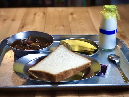再現！懐かしい昭和の学校給食8 給食,ビーフシチュー,食パンの写真素材
