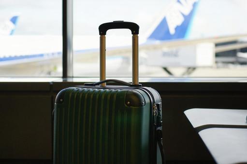 空港とスーツケース 旅行のイメージ 空港とスーツケース 旅行のイメージ スーツケース,旅行,旅の写真素材